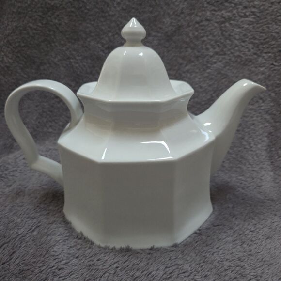 Savoir Vivre Maison Blanche Tea Coffee Pot White Octagon Shape Never Used - Picture 3 of 9